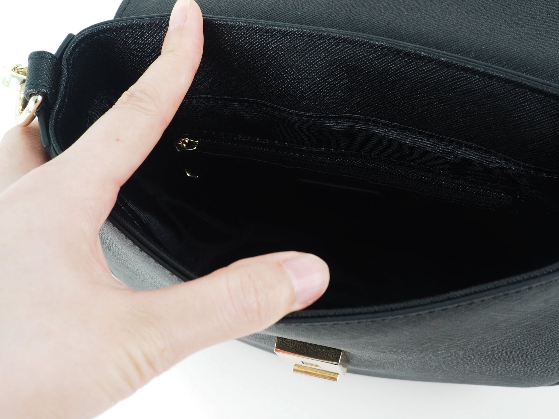Crosby Saddle Bag – Sleek Signature Design